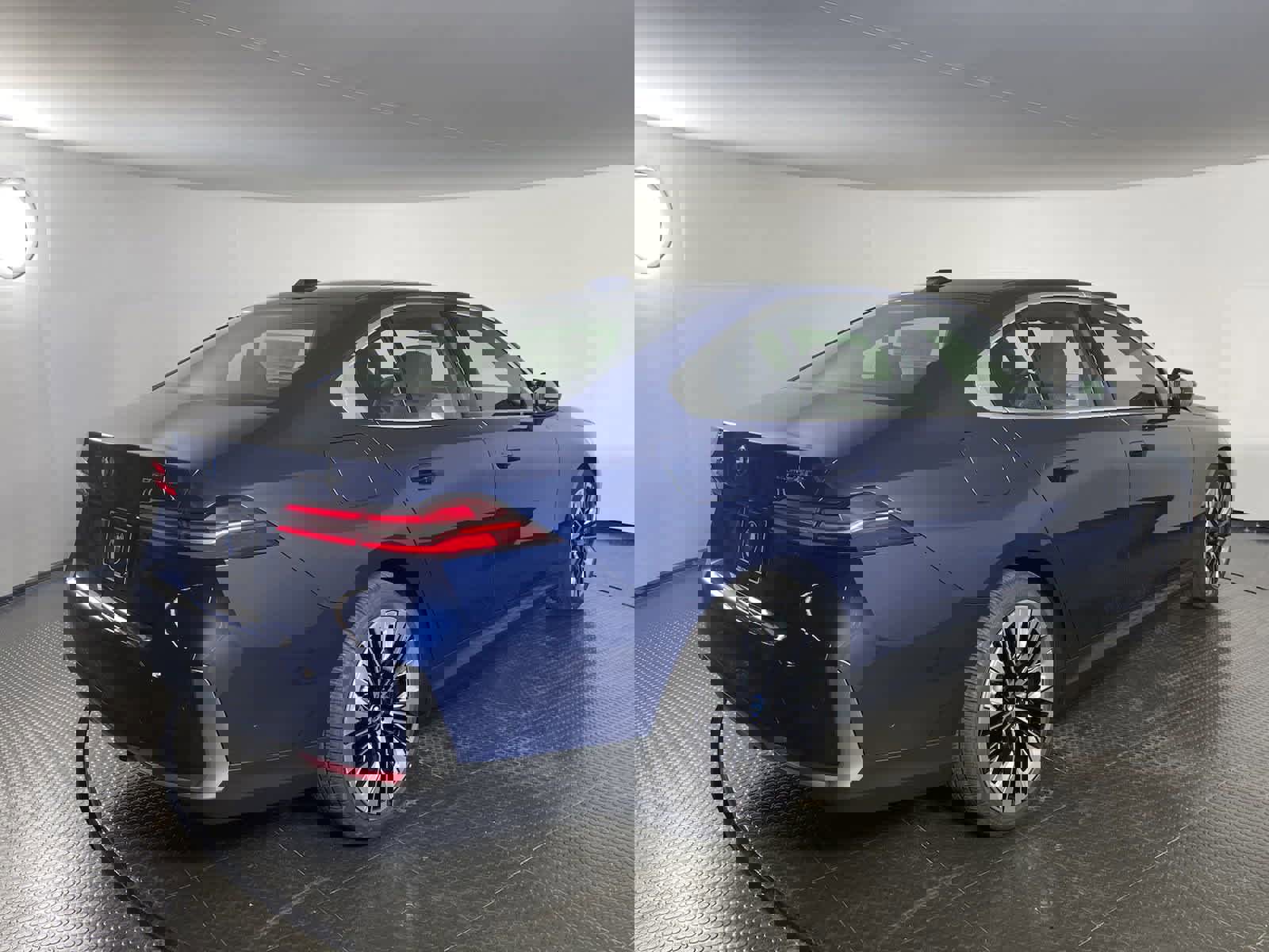 Certified 2024 BMW i5 eDrive40i w/ M Sport Package image 4