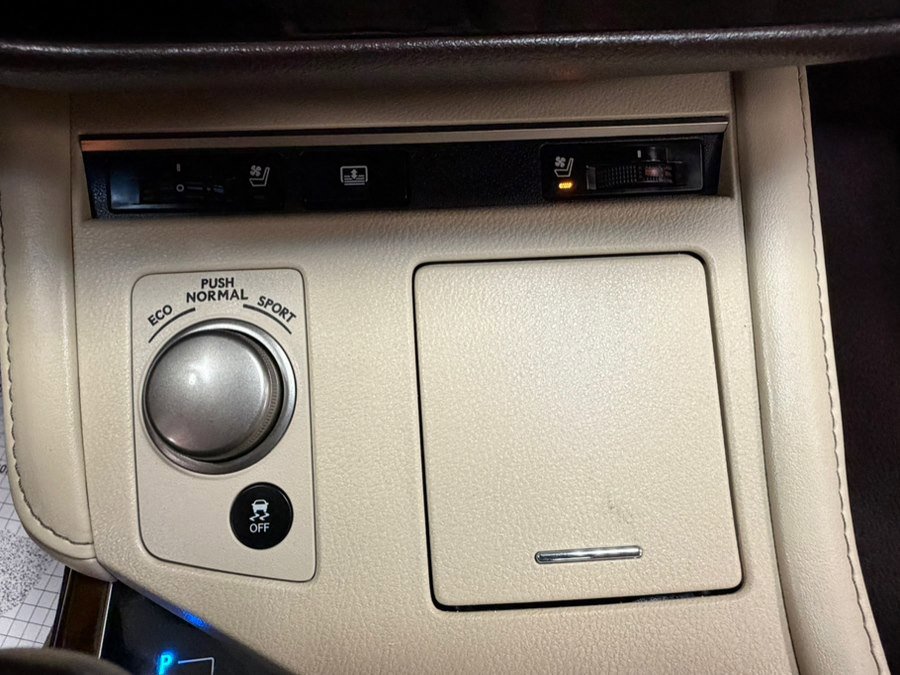 Used 2016 Lexus ES 350 w/ Luxury Package w/Wood Trim image 57