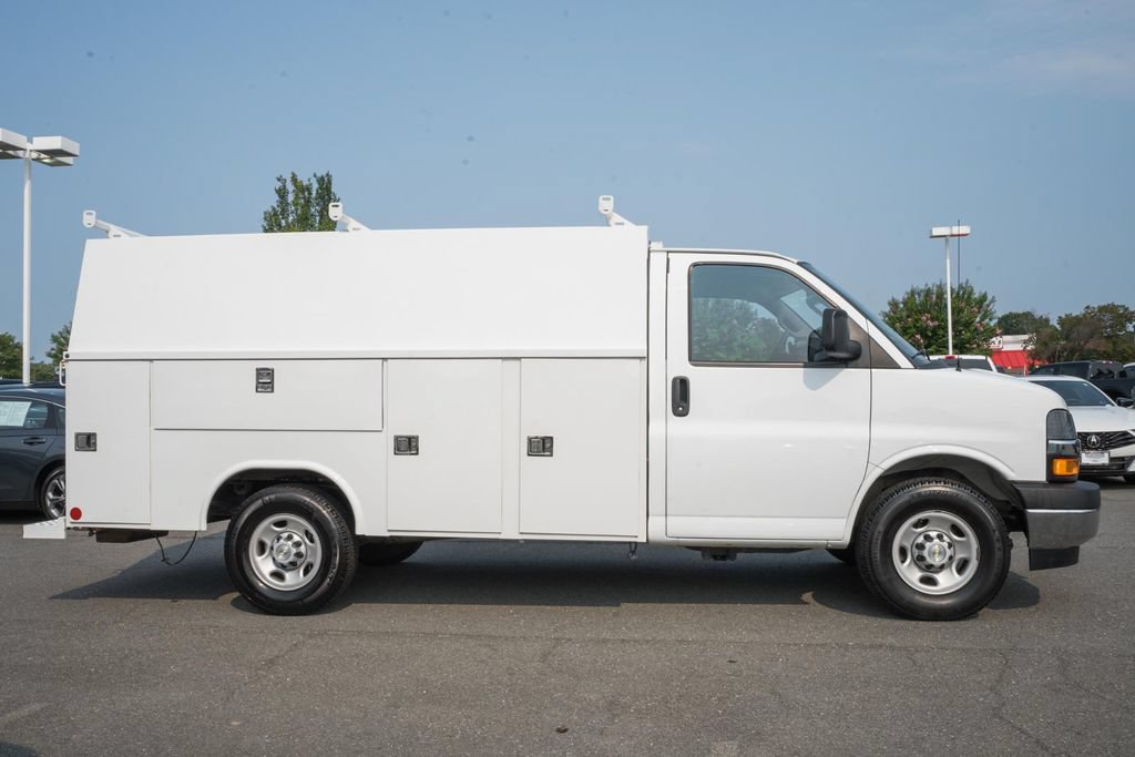 Used 2024 Chevrolet Express 3500 w/ Power Convenience Package RWD image 3