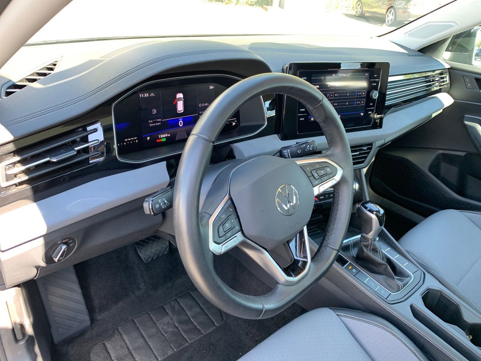 Used 2025 Volkswagen Jetta SE image 33