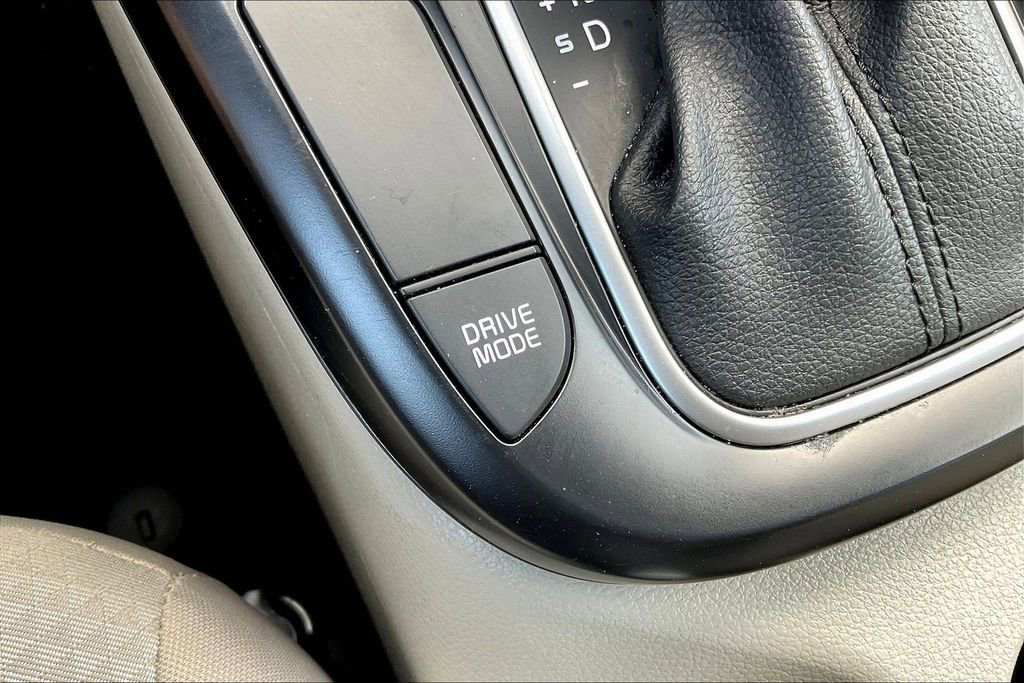 Used 2025 Kia Soul LX w/ LX Technology Package FWD image 15