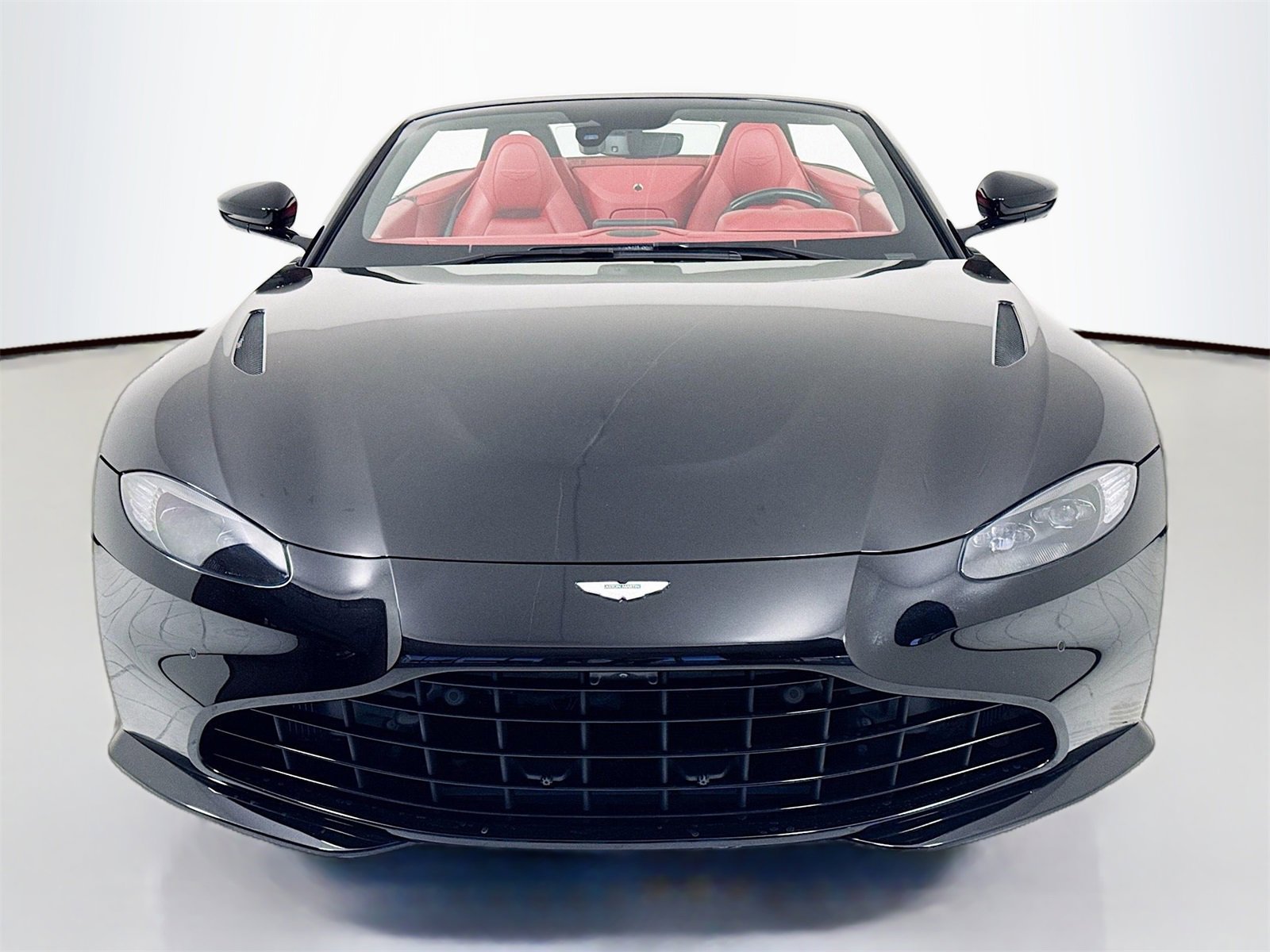 Used 2022 Aston Martin V8 Vantage Roadster image 1