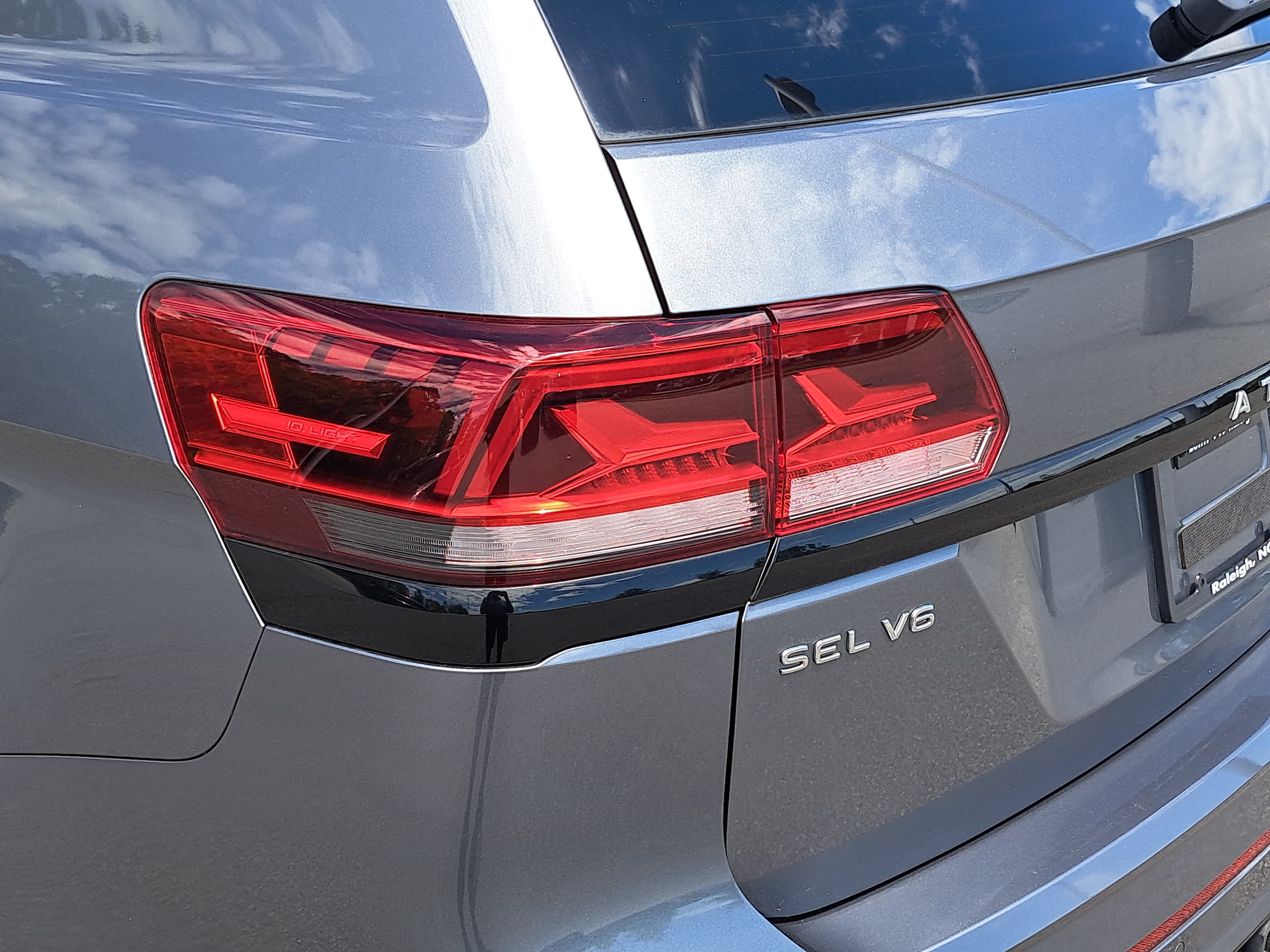 Certified 2022 Volkswagen Atlas SEL R-Line AWD/4WD image 34