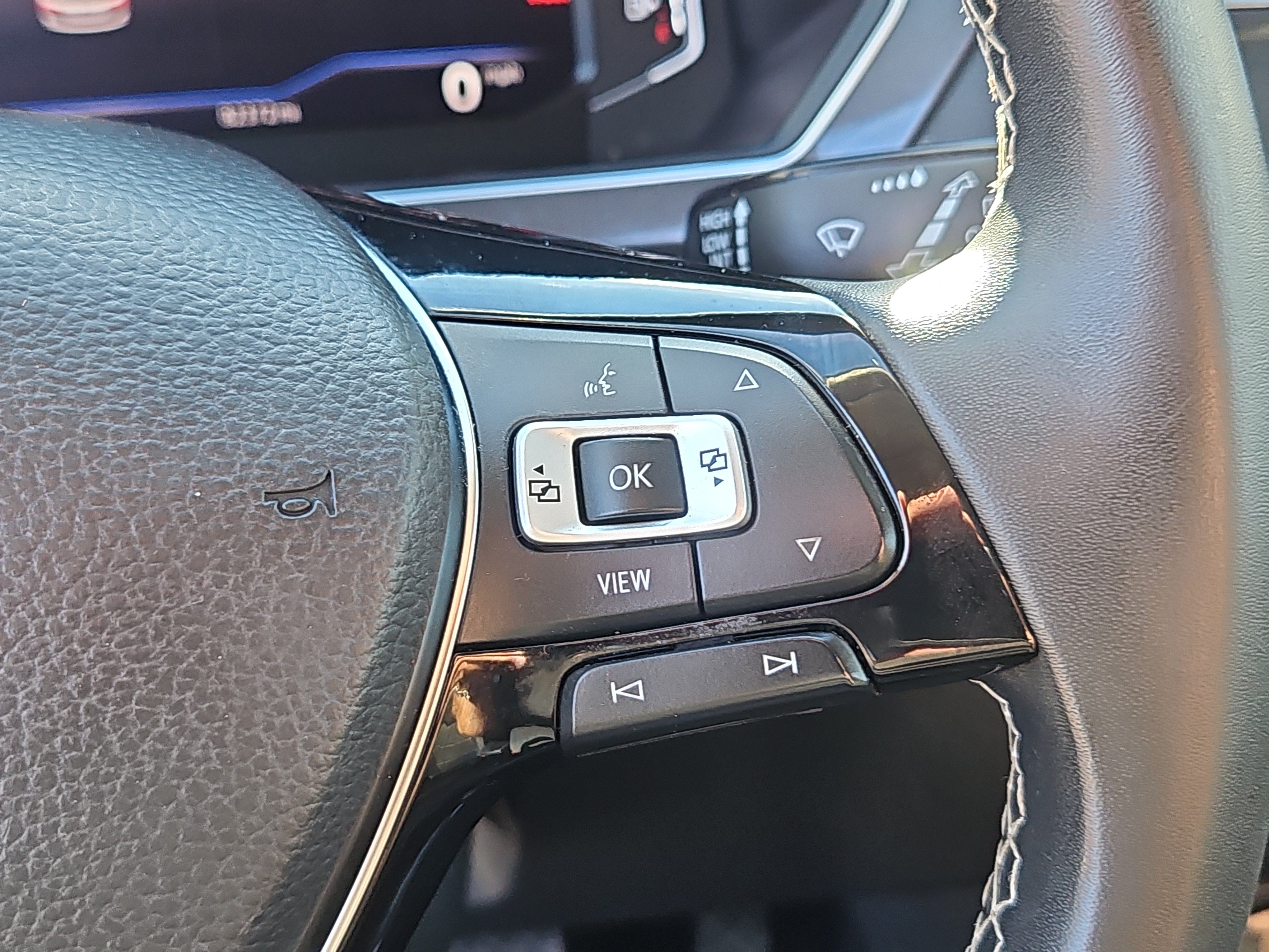 Used 2021 Volkswagen Tiguan SEL AWD/4WD image 18