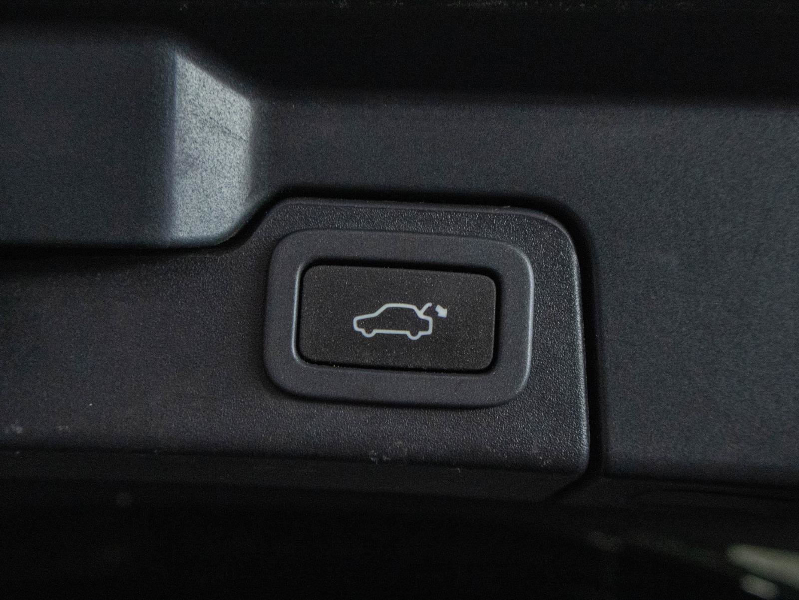 Used 2017 Land Rover Range Rover Evoque SE Premium image 24