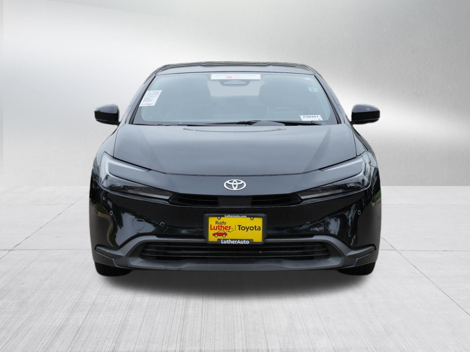 Certified 2025 Toyota Prius LE FWD image 2