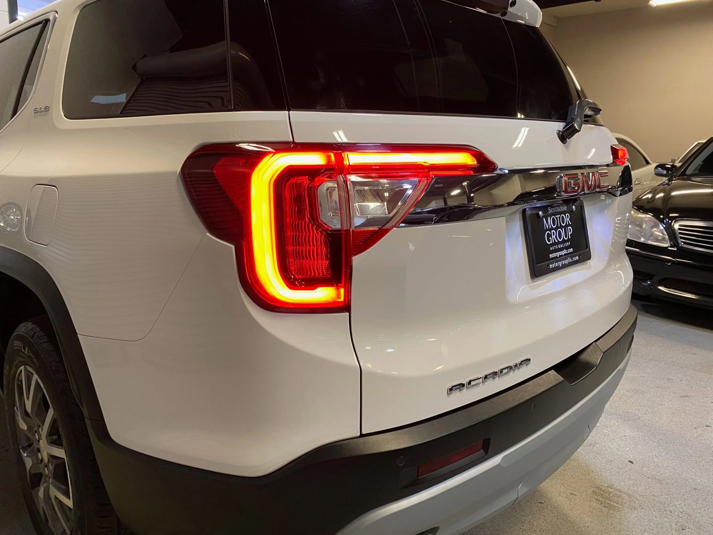 Used 2022 GMC Acadia SLE FWD image 35