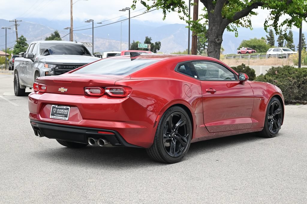 Used 2021 Chevrolet Camaro LT RWD image 4