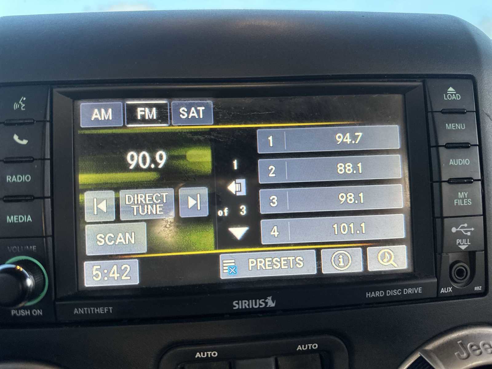 Used 2016 Jeep Wrangler Sahara image 12