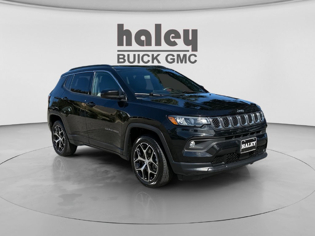 Used 2024 Jeep Compass Latitude AWD/4WD image 7