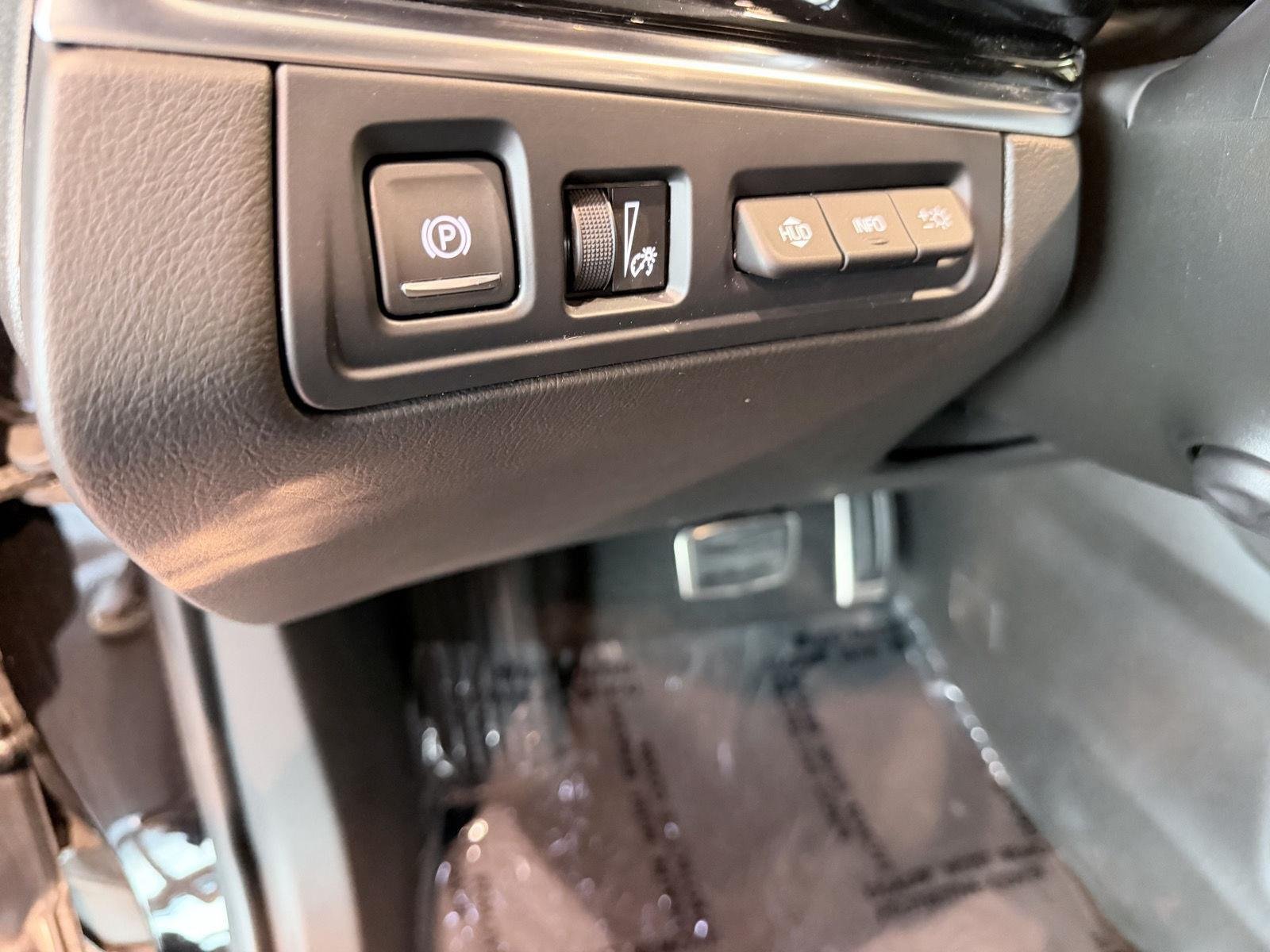 Used 2024 Cadillac XT6 Sport w/ Technology Package AWD/4WD image 38