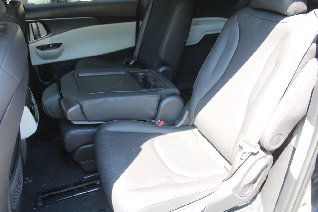 Certified 2024 Kia Carnival LX FWD image 7