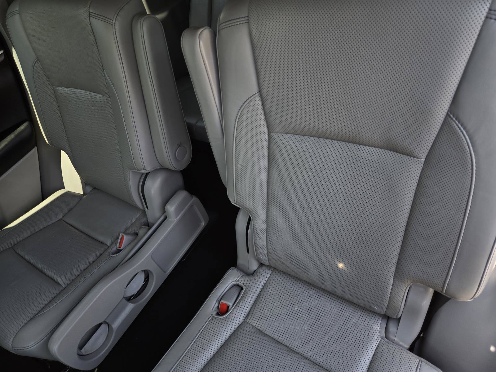Used 2016 Toyota Highlander Limited w/ Driver Technology Package AWD/4WD image 21