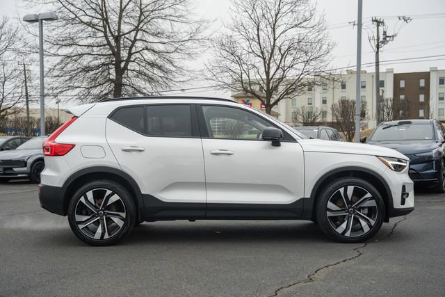 Certified 2024 Volvo XC40 B5 Ultimate w/ Protection Package Premier image 4