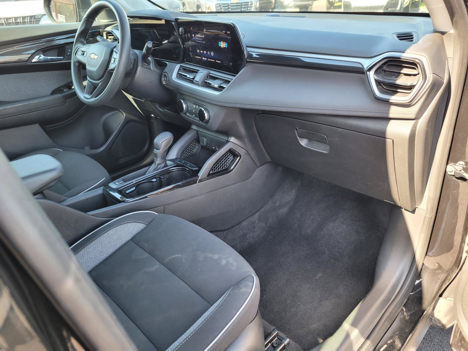 Used 2024 Chevrolet TrailBlazer LS FWD image 21