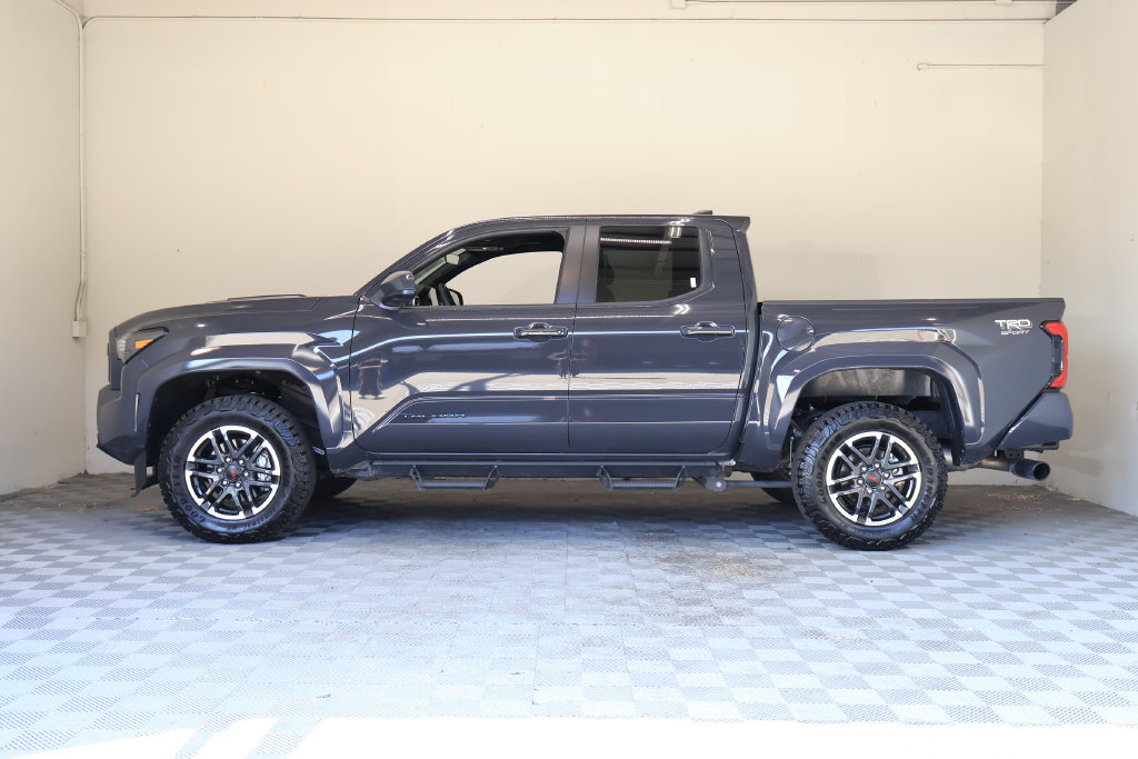 Used 2025 Toyota Tacoma TRD Sport AWD/4WD image 7