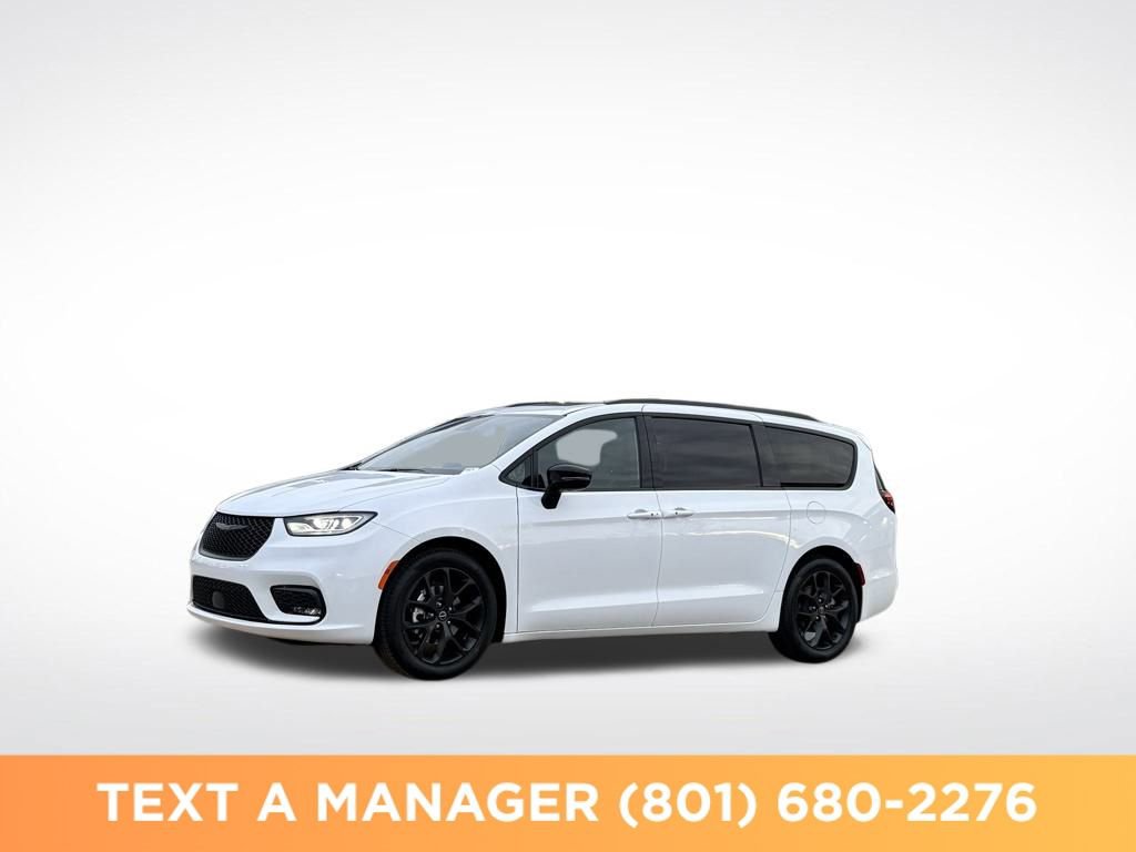New 2026 Chrysler Pacifica Limited w/ S Appearance Package FWD image 1