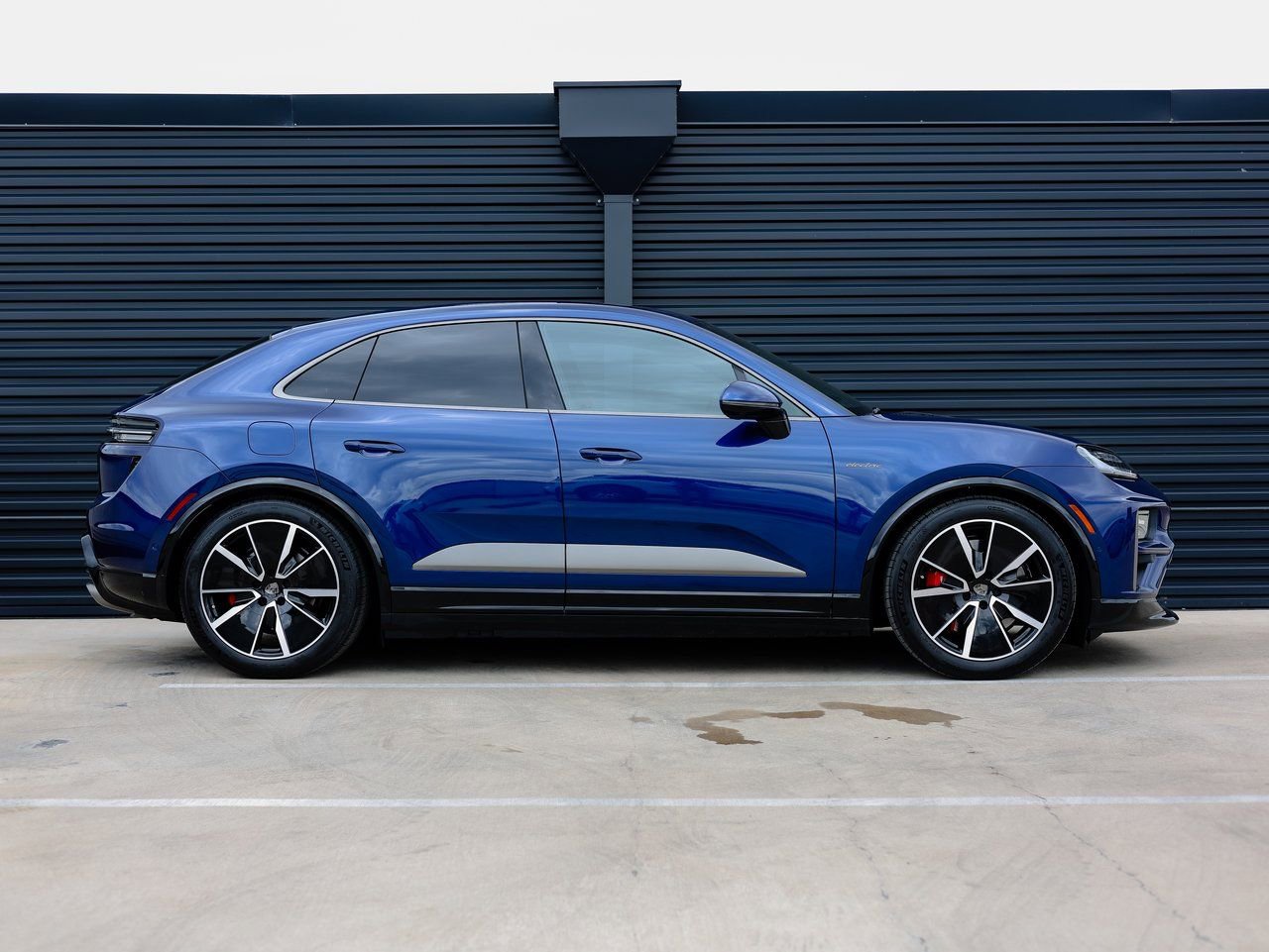 New 2025 Porsche Macan Turbo Electric image 8