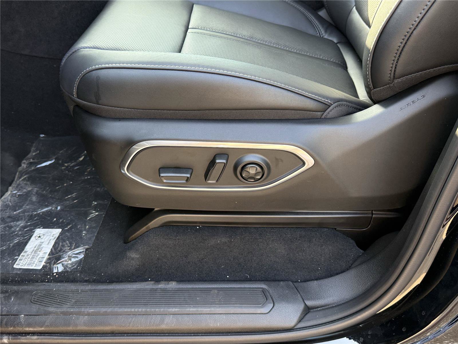 New 2025 Jeep Wagoneer L Series II AWD/4WD image 13
