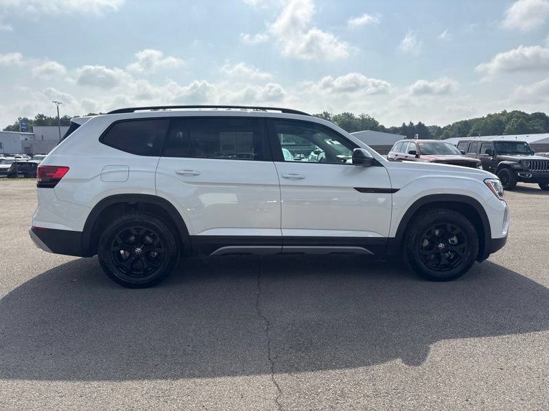 Used 2024 Volkswagen Atlas Peak Edition SEL AWD/4WD image 2