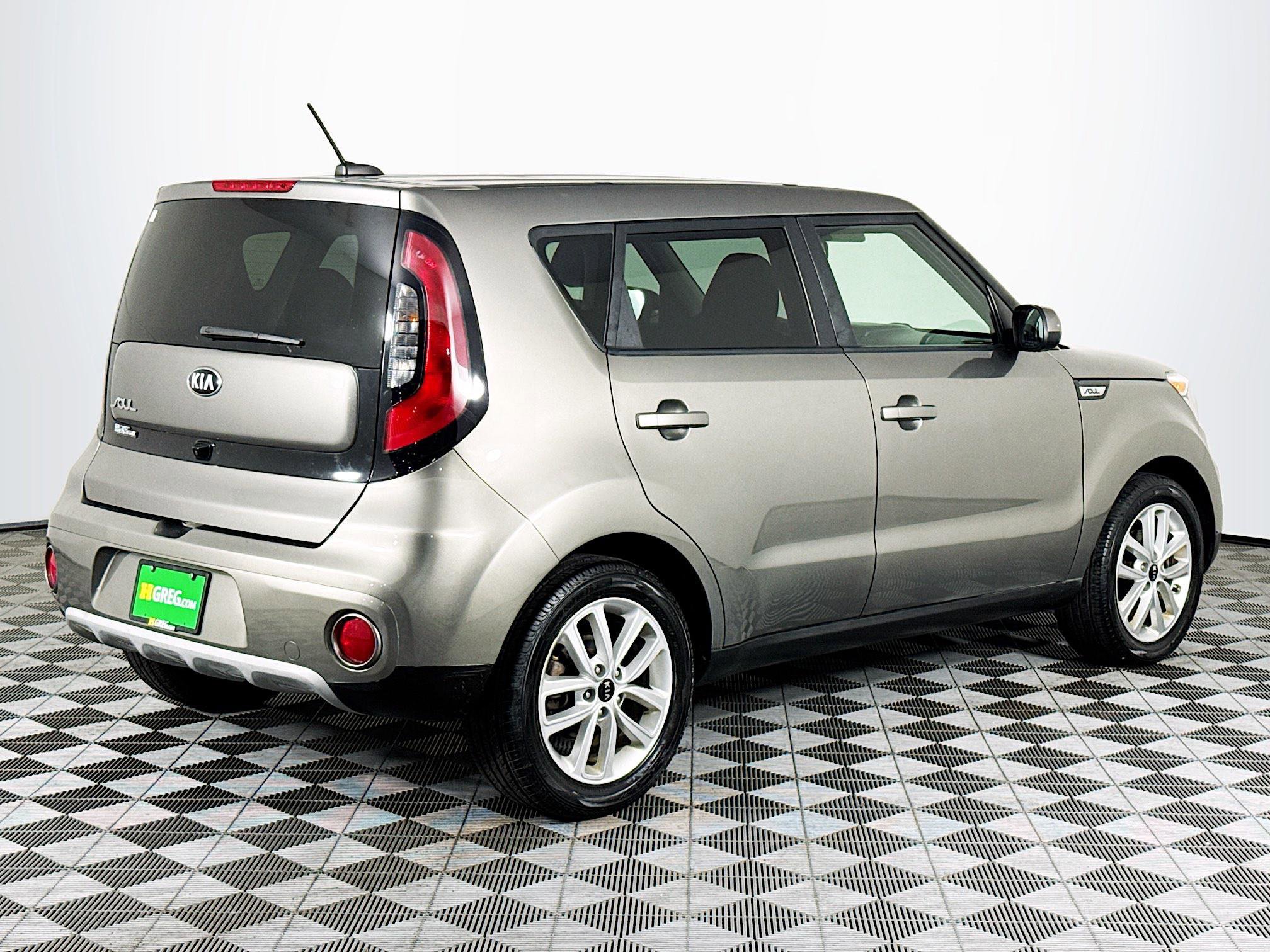 Used 2019 Kia Soul + image 10