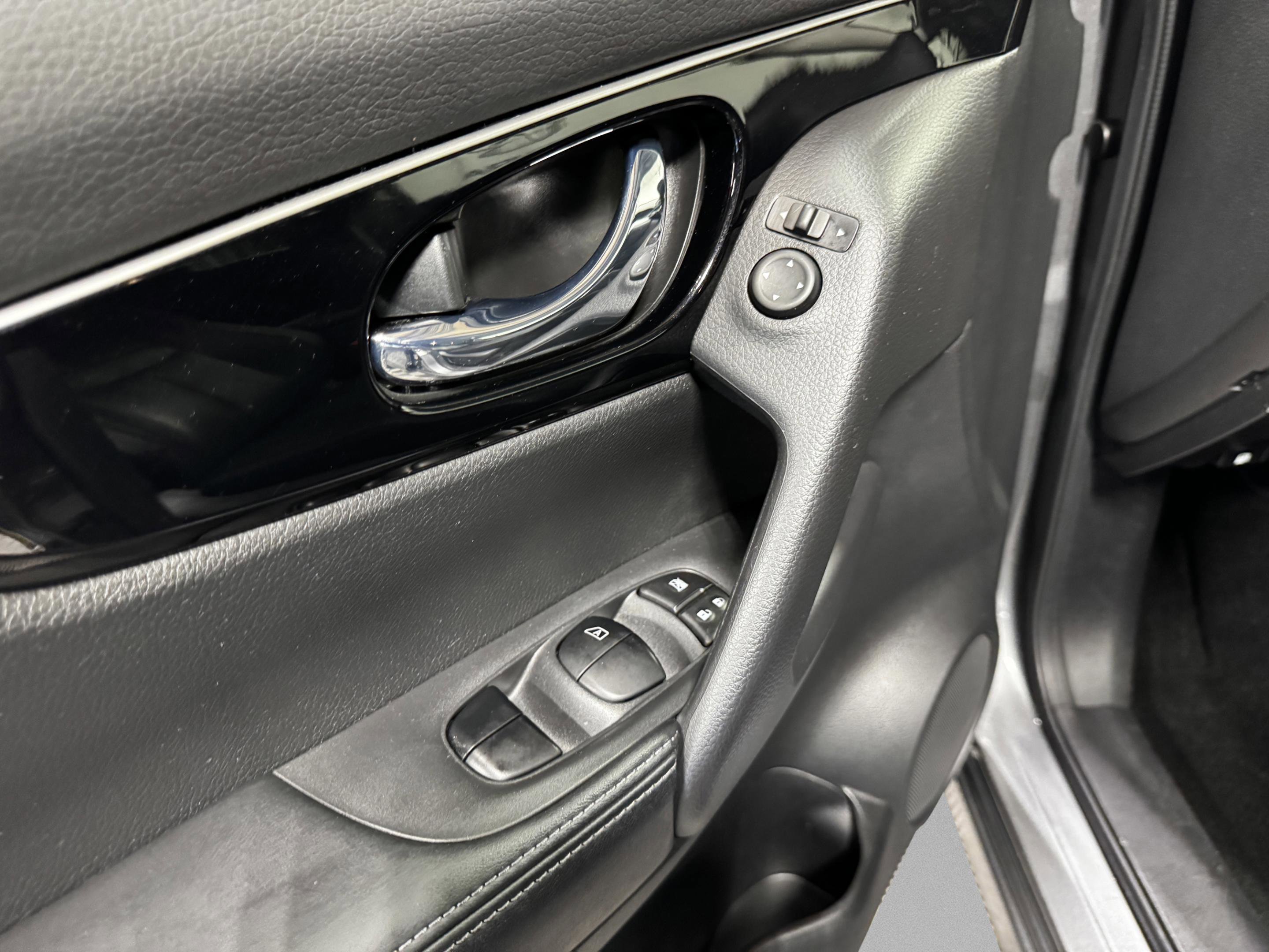 Used 2018 Nissan Rogue Sport SL w/ SL Premium Package image 29