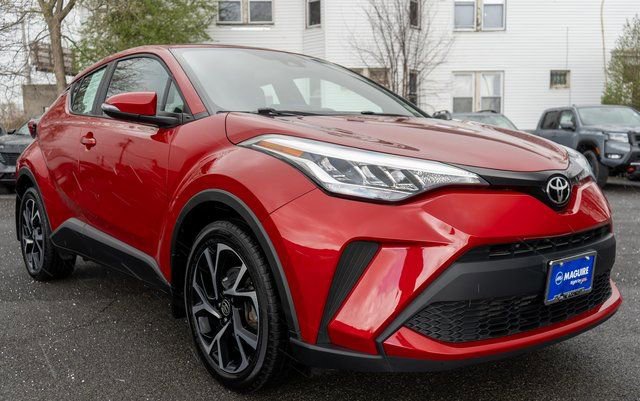 Used 2022 Toyota C-HR XLE FWD image 4