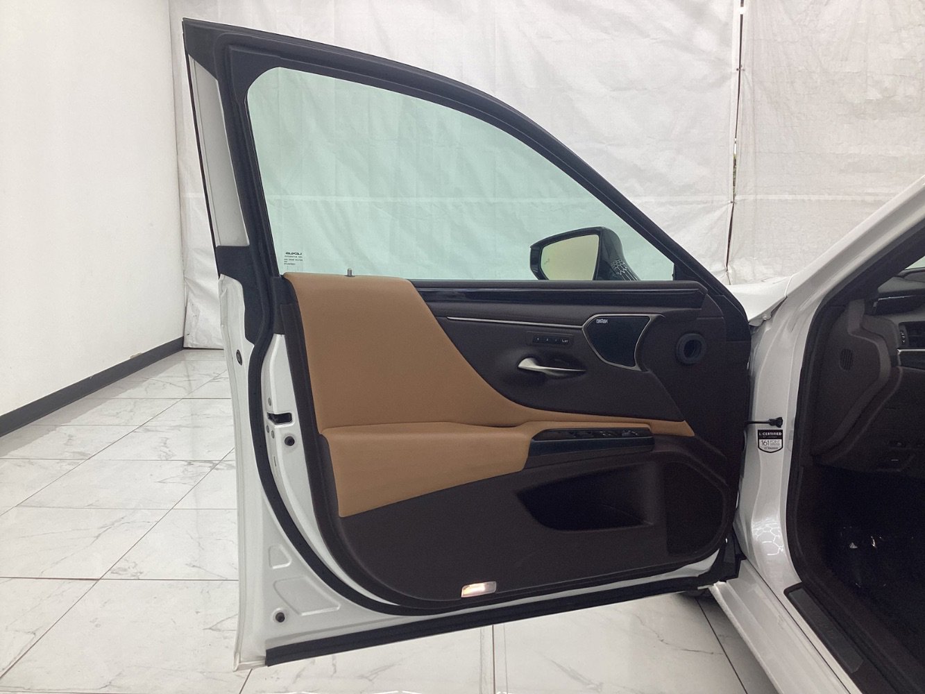 Used 2020 Lexus ES 300h w/ Premium Package image 18