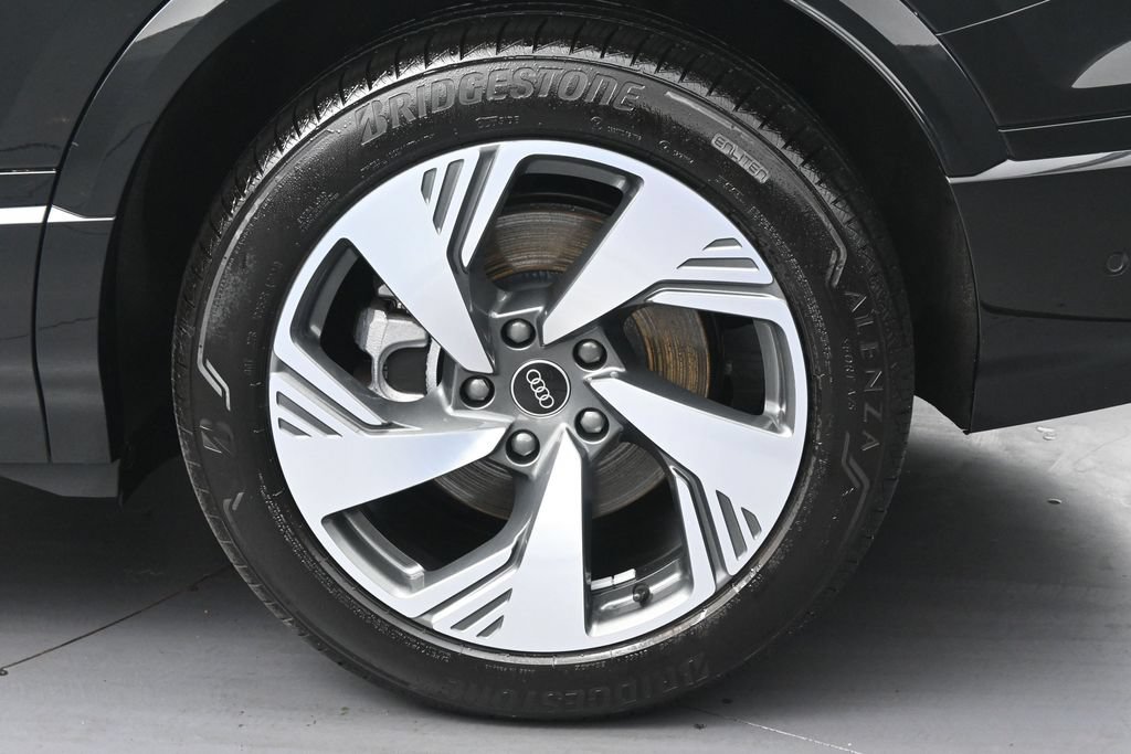 Used 2025 Audi Q6 e-tron Premium Plus w/ Premium Plus AWD/4WD image 34