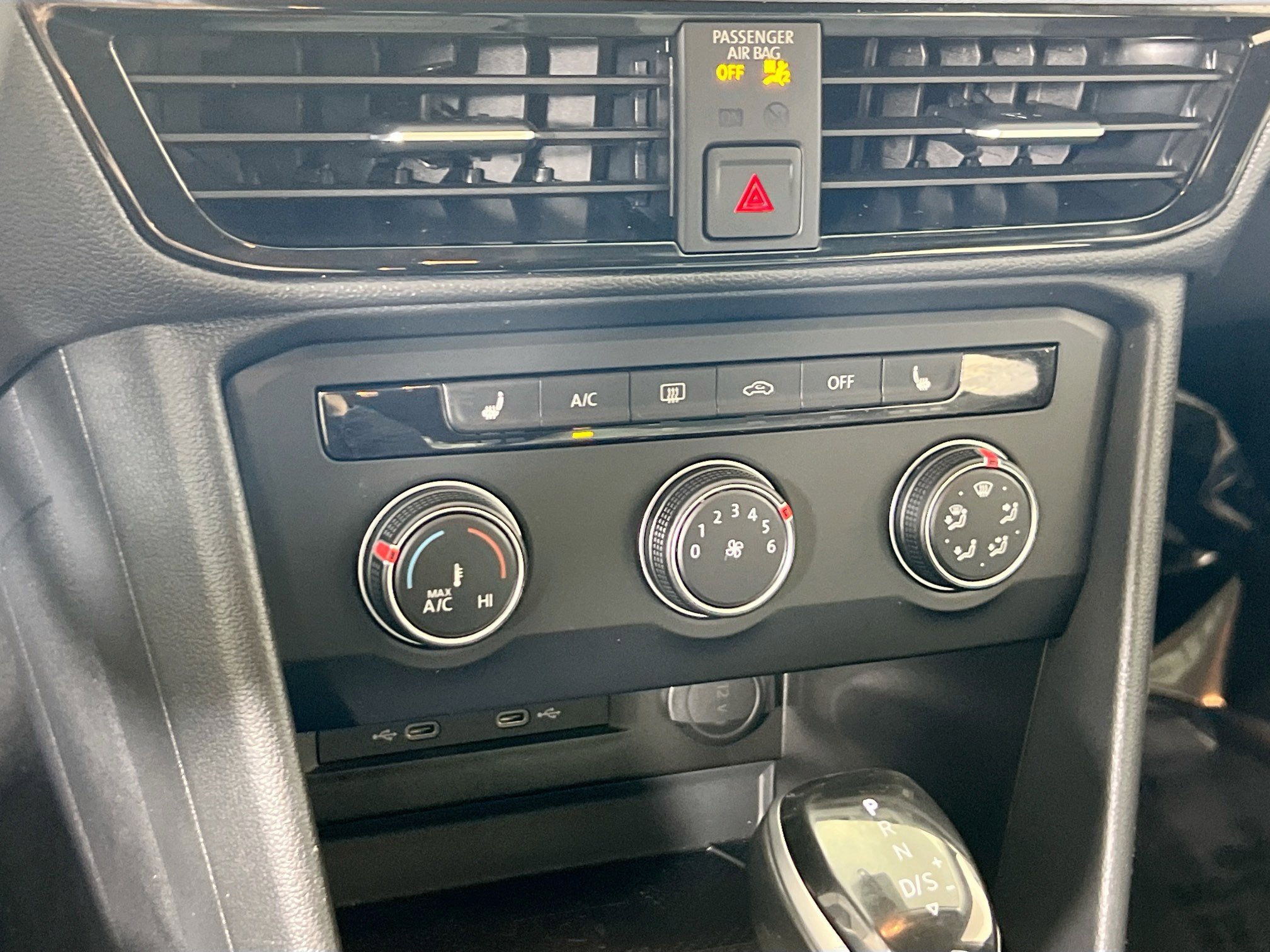 Used 2022 Volkswagen Taos SE AWD/4WD image 15