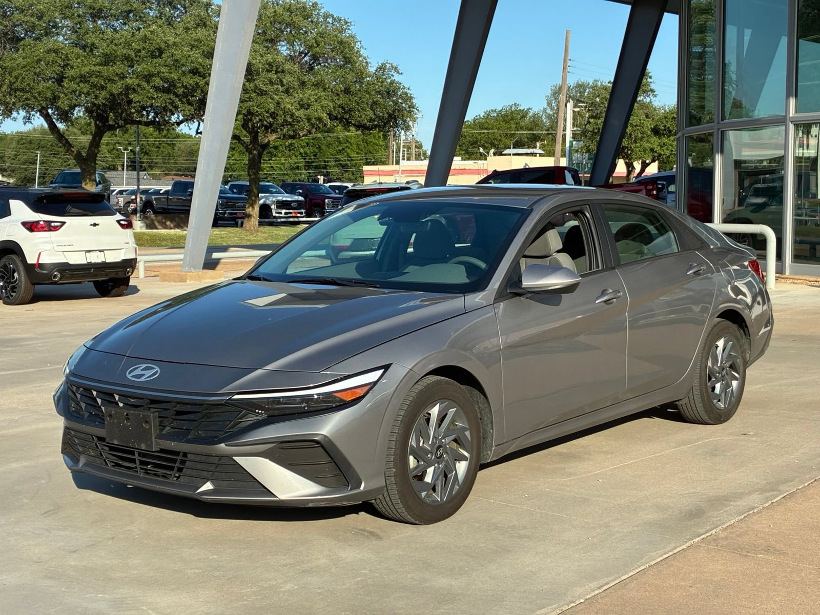 Used 2024 Hyundai Elantra SEL FWD image 1