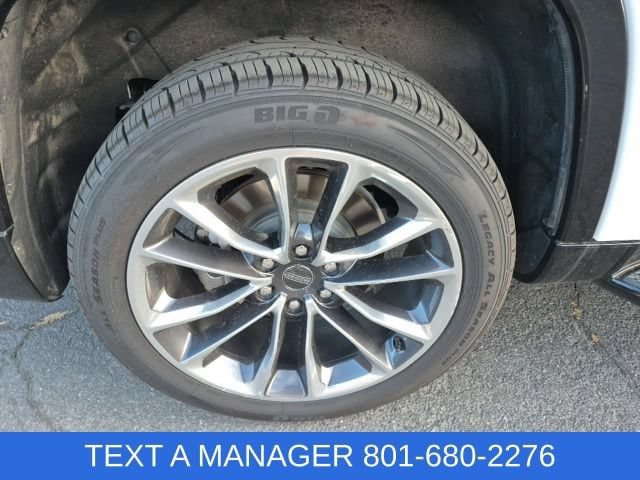 Used 2023 Jeep Wagoneer Series II w/ Premium Group I AWD/4WD image 12