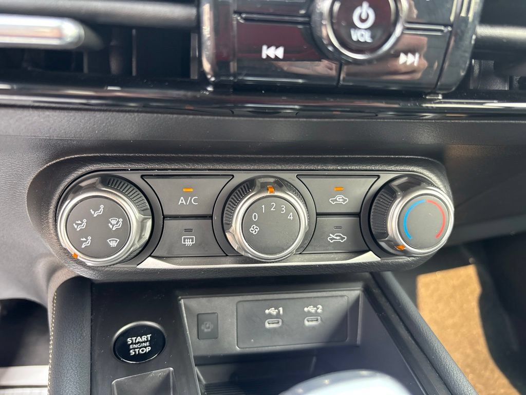 Used 2025 Nissan Kicks SV AWD/4WD image 28