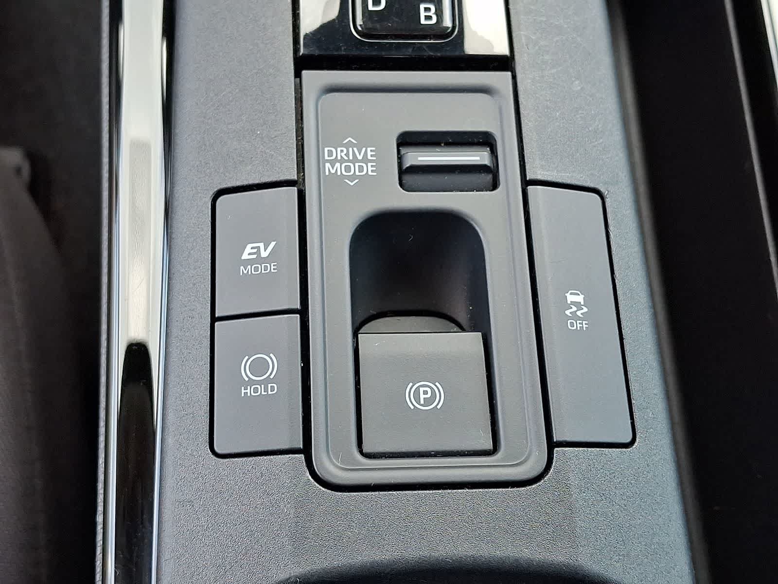 Certified 2025 Toyota Prius LE FWD image 26
