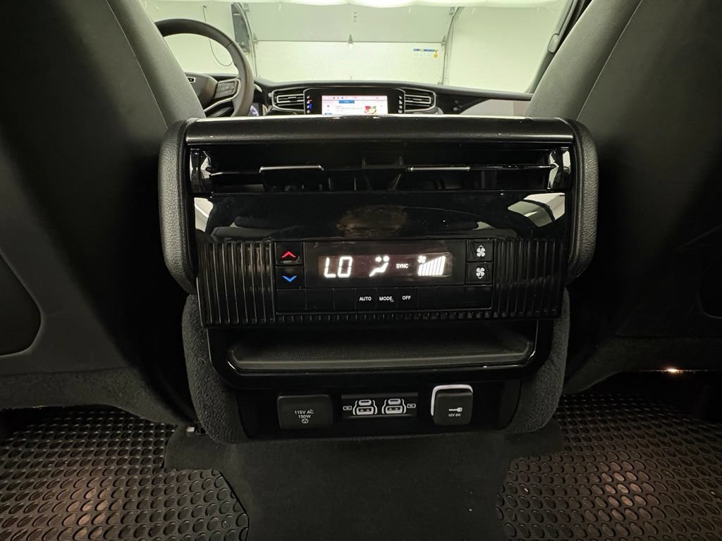 Used 2023 Jeep Wagoneer 4WD image 38