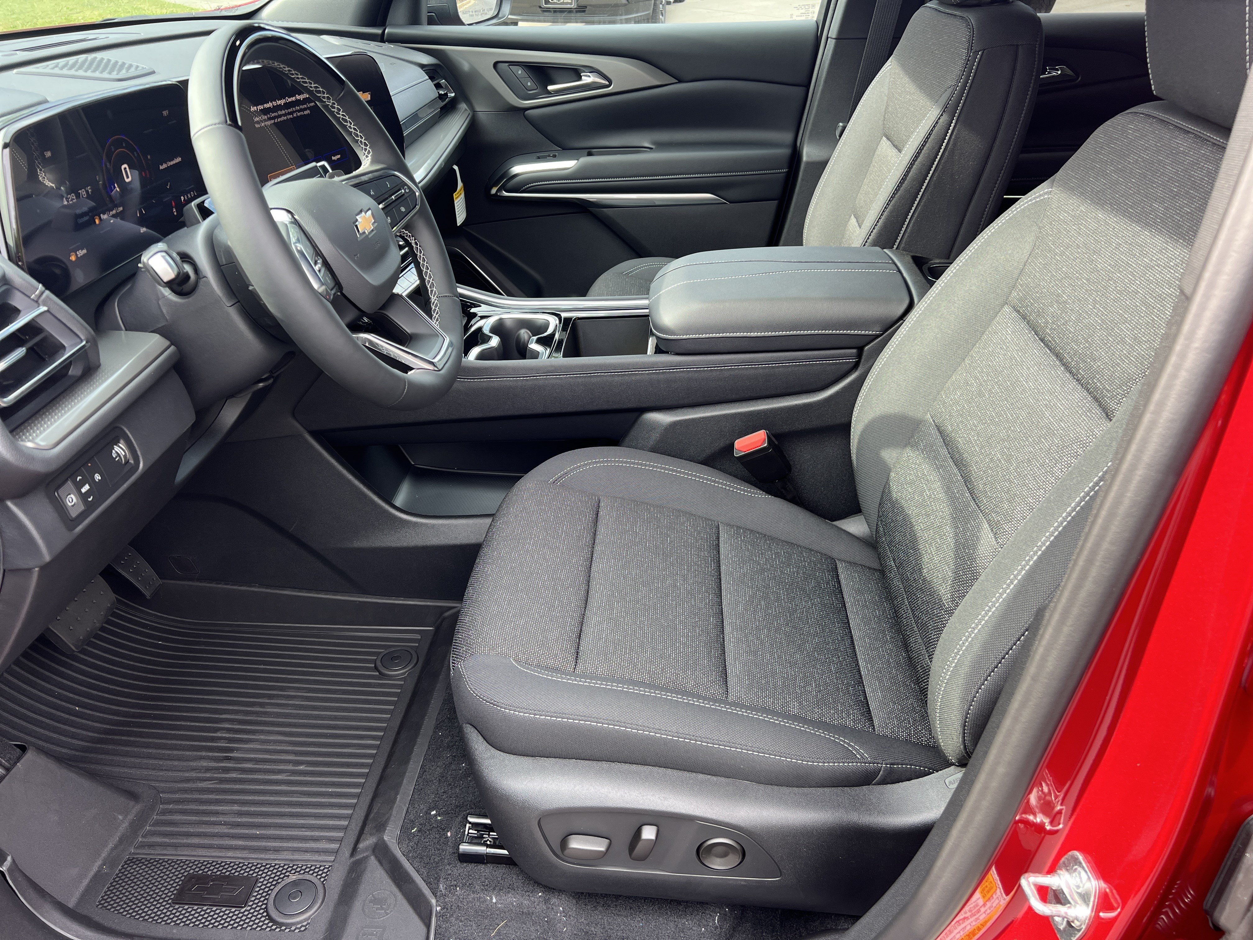 New 2027 Chevrolet Traverse LT w/ Enhanced Driving Package FWD image 9
