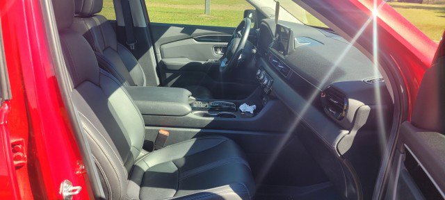 Used 2025 Honda Pilot Touring image 3