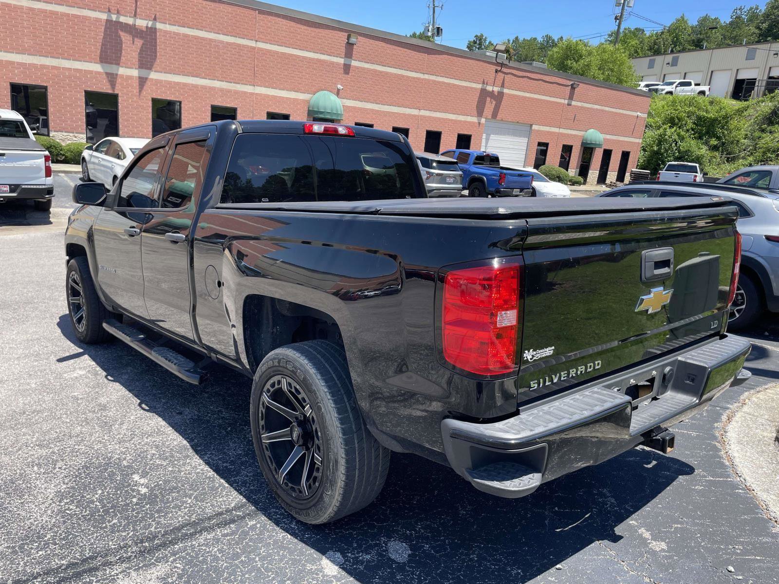 Used 2019 Chevrolet Silverado 1500 Custom w/ Custom Convenience Package RWD image 8