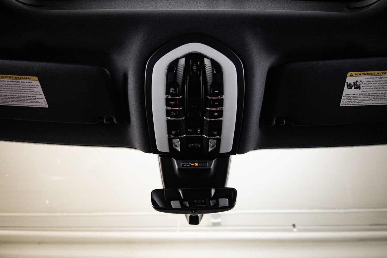Certified 2023 Porsche Macan S AWD/4WD image 20