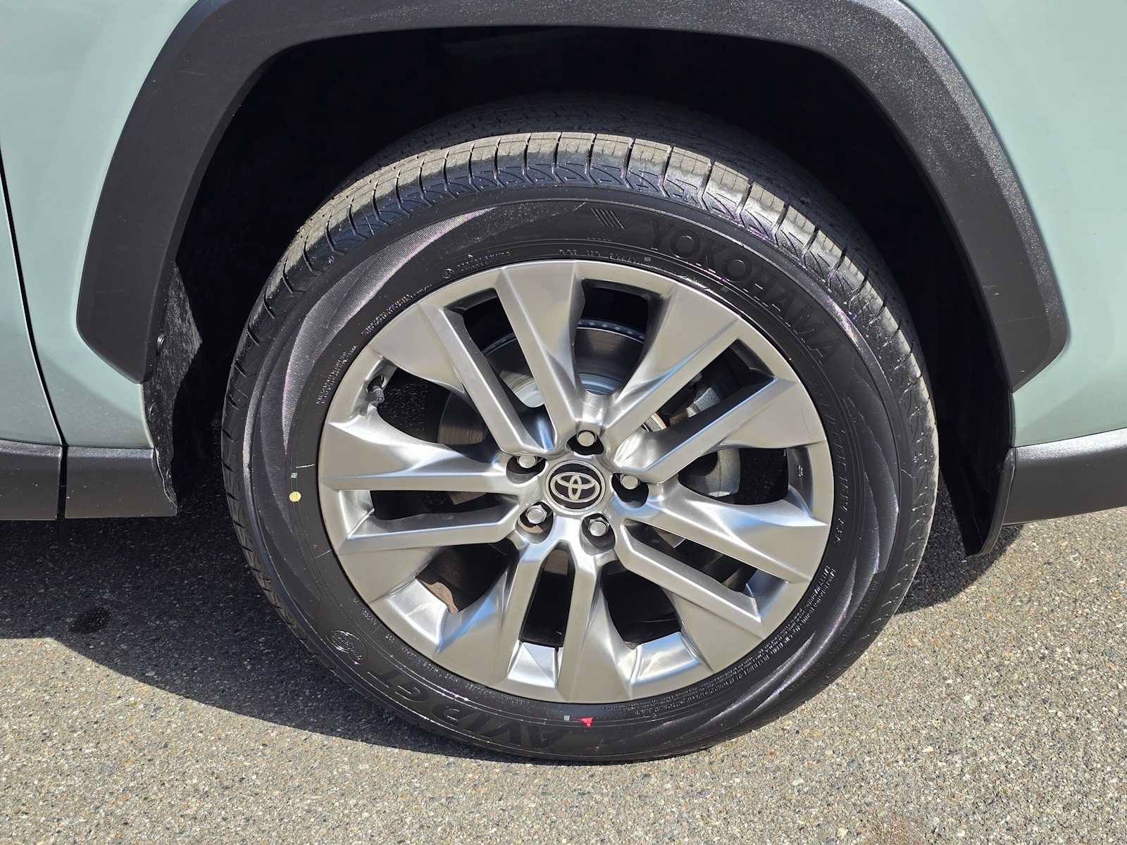 Used 2021 Toyota RAV4 XLE Premium AWD/4WD image 9
