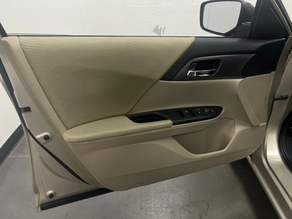 Used 2015 Honda Accord LX image 12