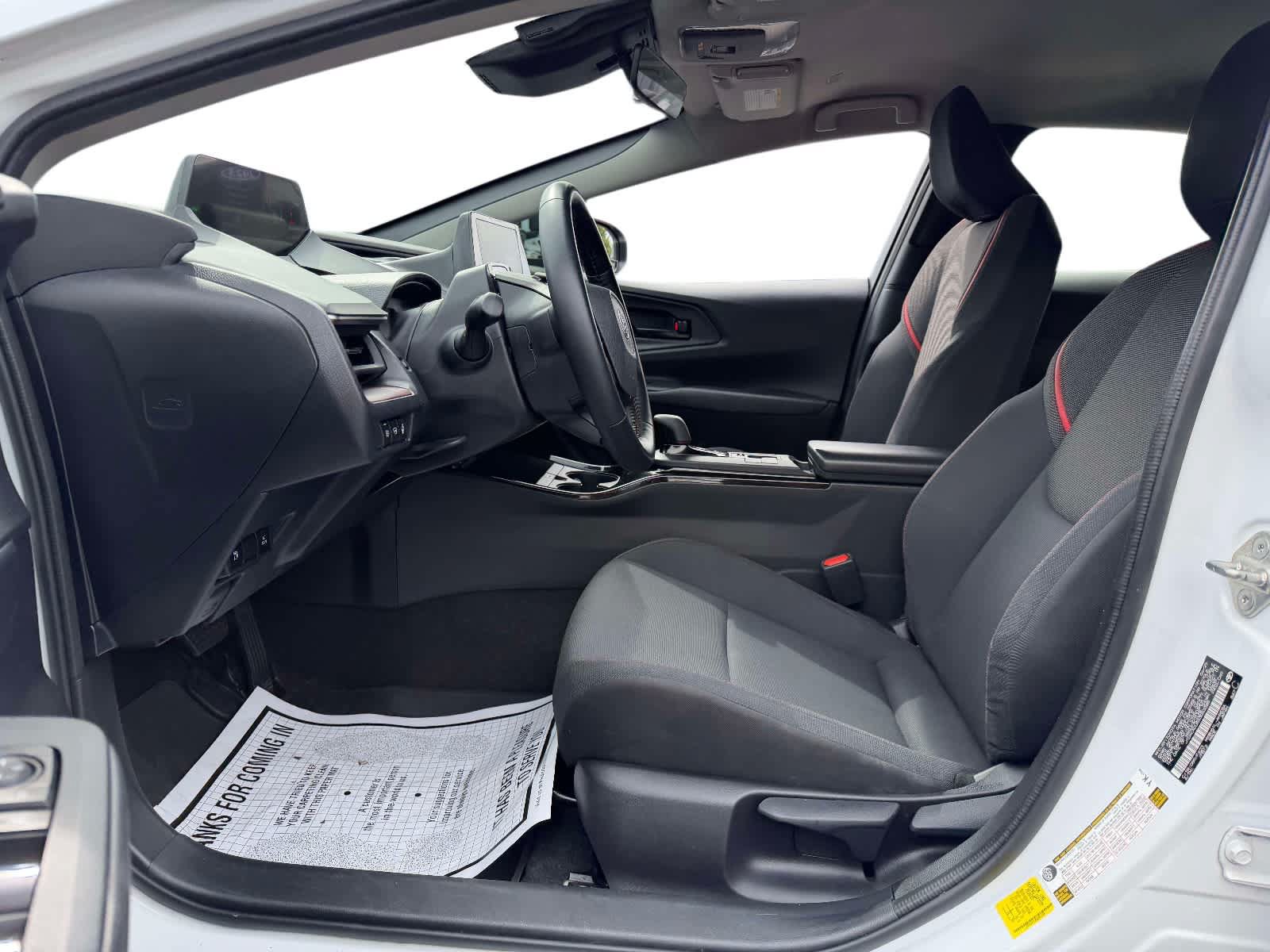 Used 2025 Toyota Prius Plug-In Hybrid FWD image 10