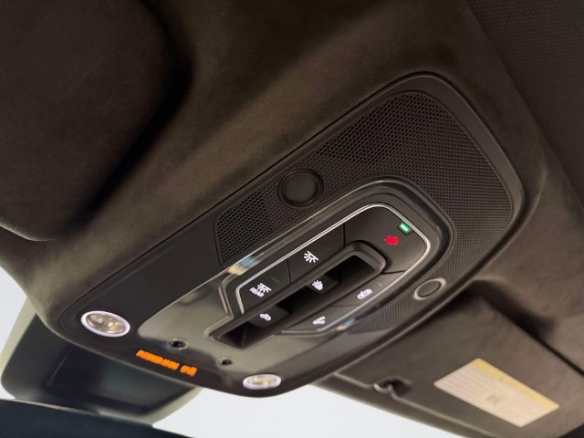 Used 2025 Lamborghini Urus SE AWD/4WD image 32