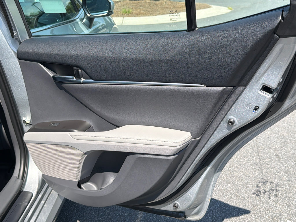 Used 2021 Toyota Camry XLE FWD image 18