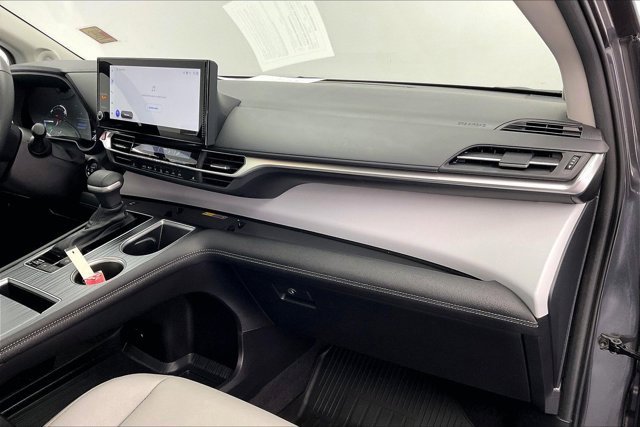 Used 2025 Toyota Sienna XLE image 16