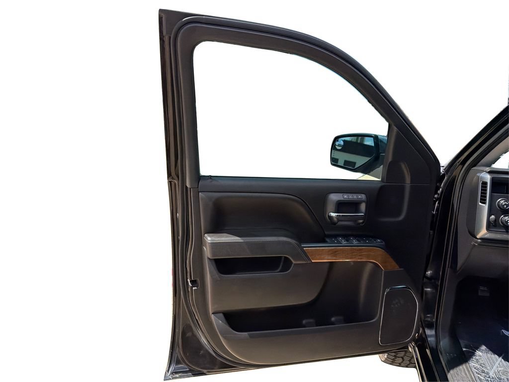 Used 2018 Chevrolet Silverado 1500 LTZ AWD/4WD image 19