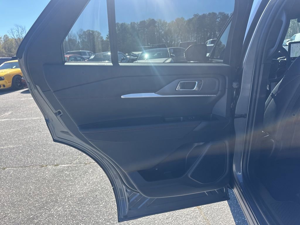 Used 2025 Ford Explorer ST-Line w/ Premium Package image 29