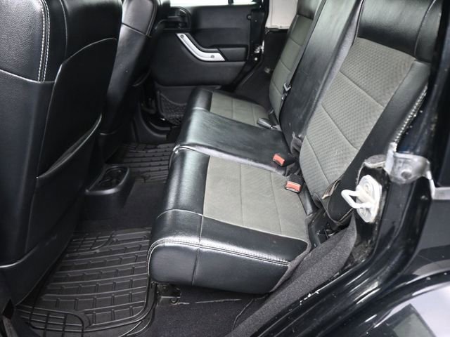 Used 2012 Jeep Wrangler Unlimited Rubicon image 38