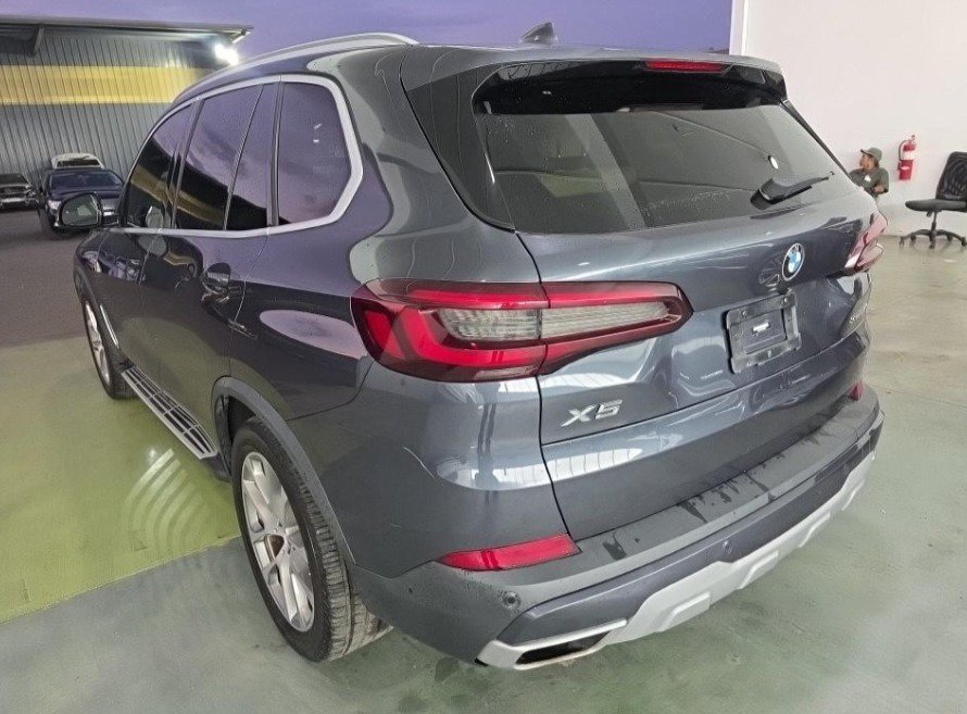 Used 2022 BMW X5 sDrive40i w/ Premium Package RWD image 4