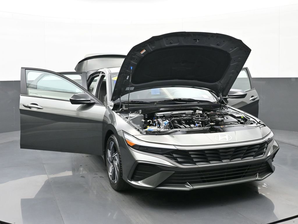 Certified 2025 Hyundai Elantra Sport image 54